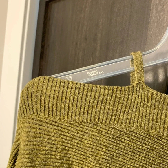 Green batwing sweater - Picture 3 of 5